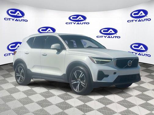 2023 Volvo XC40 B5 Core