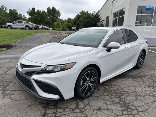 Ice Edge 2024 Toyota Camry SE
