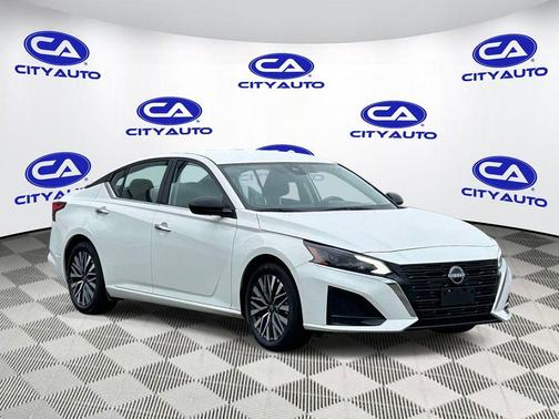 Glacier White 2025 Nissan Altima SV