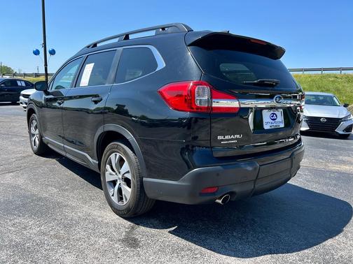 Crystal Black Silica 2021 Subaru Ascent Premium 8-Passenger