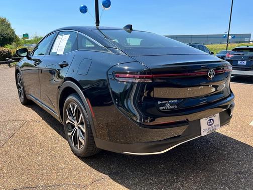 Black 2025 Toyota Crown XLE