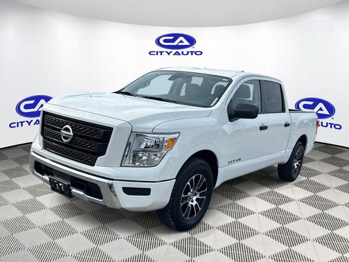 Glacier White 2022 Nissan Titan SV