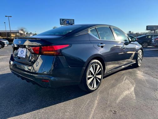 2022 Nissan Altima 2.5 SV