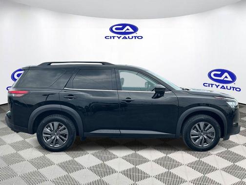 Black 2024 Nissan Pathfinder SV