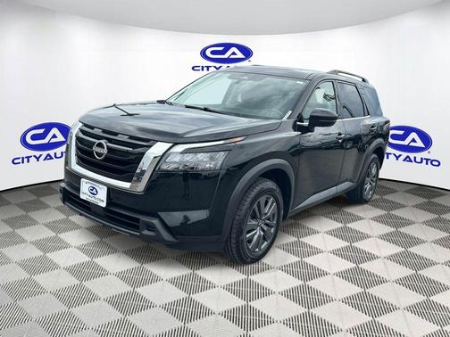 Black 2024 Nissan Pathfinder SV