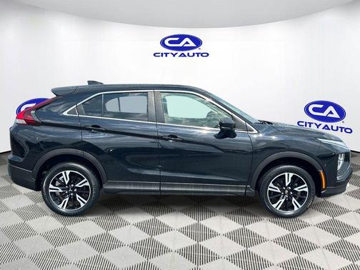 Labrador Black Pearl 2024 Mitsubishi Eclipse Cross SE