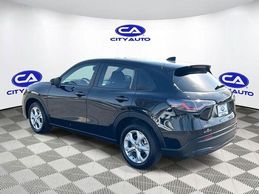 Crystal Black Pearl 2024 Honda HR-V LX