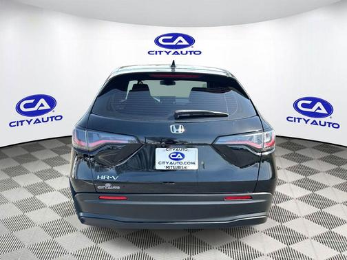 Crystal Black Pearl 2024 Honda HR-V LX