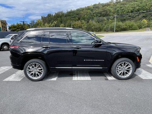2023 Jeep Grand Cherokee Summit