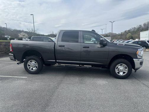 2024 RAM 2500 Tradesman Crew Cab 4x4 6'4' Box