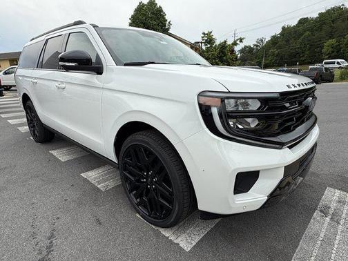 Star White Metallic Tri-Coat 2026 Ford Expedition Max Platinum