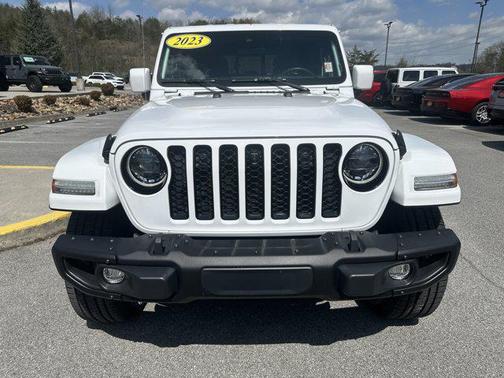 Bright White Clearcoat 2023 Jeep Gladiator High Altitude 4x4