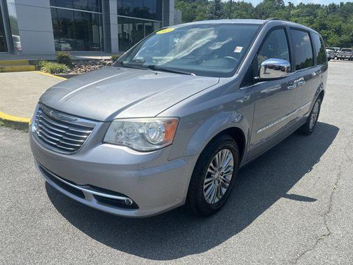 2013 Chrysler Town & Country Touring-L
