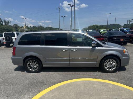 2013 Chrysler Town & Country Touring-L