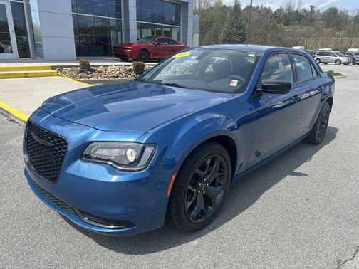 2023 Chrysler 300 Touring