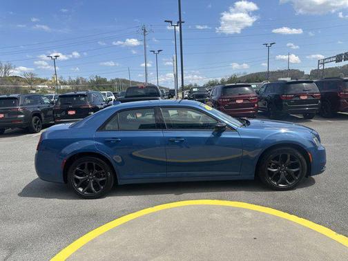 2023 Chrysler 300 Touring