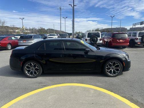2018 Chrysler 300 Touring