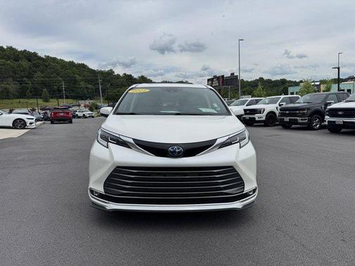 2021 Toyota Sienna Limited 7-Passenger