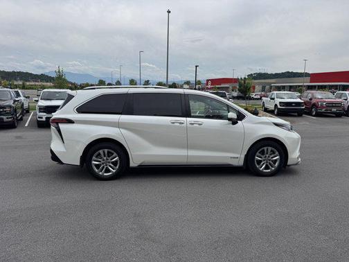 2021 Toyota Sienna Limited 7-Passenger