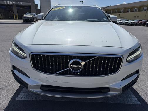 White 2018 Volvo V90 Cross Country T5