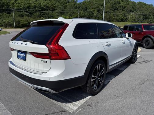 White 2018 Volvo V90 Cross Country T5