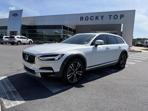 White 2018 Volvo V90 Cross Country T5