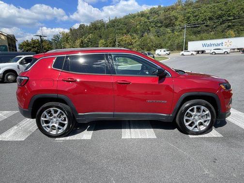 2024 Jeep Compass Latitude Lux