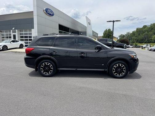 2019 Nissan Pathfinder SL