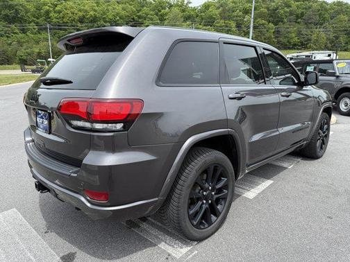 Granite Crystal Metallic Clearcoat 2021 Jeep Grand Cherokee Laredo
