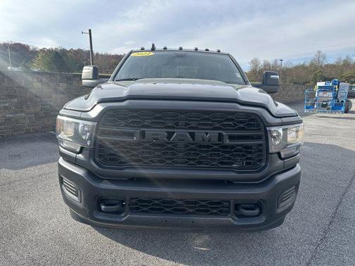2023 RAM 3500 Tradesman Crew Cab 4x4 8' Box