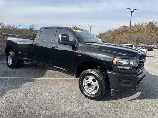 2023 RAM 3500 Tradesman Crew Cab 4x4 8' Box