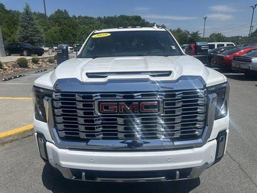 Summit White 2025 GMC Sierra 2500 Denali