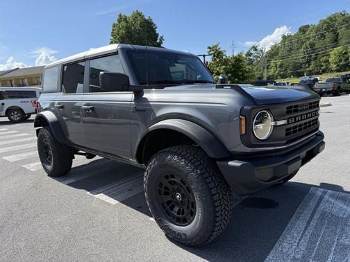 Carbonized Gray Metallic 2026 Ford Bronco Big Bend