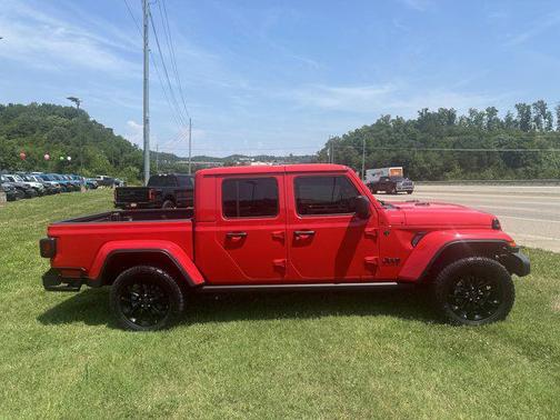 2024 Jeep Gladiator Nighthawk