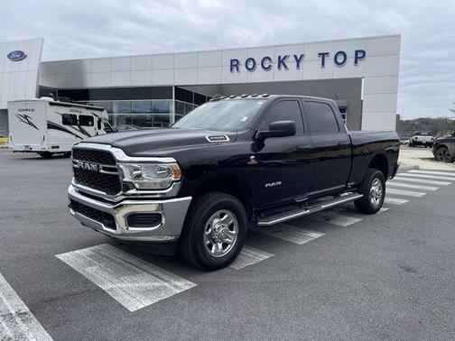 2022 RAM 2500 Tradesman Crew Cab 4x4 6'4' Box