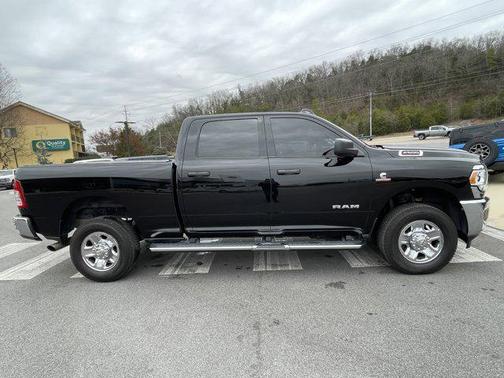 2022 RAM 2500 Tradesman Crew Cab 4x4 6'4' Box