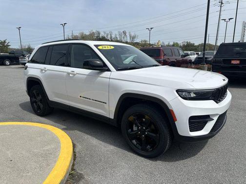Bright White Clearcoat 2023 Jeep Grand Cherokee Altitude