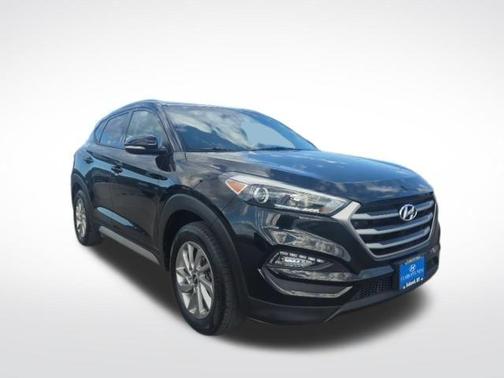 Black Noir Pearl 2017 Hyundai TUCSON SE Plus