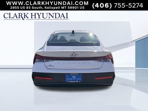 2025 Hyundai ELANTRA SE