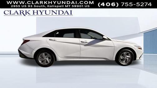 2025 Hyundai ELANTRA SE