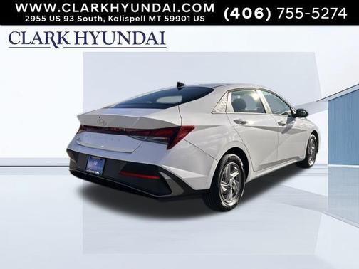 2025 Hyundai ELANTRA SE