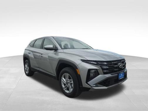 Shimmering Silver 2026 Hyundai TUCSON SE