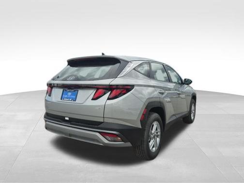 Shimmering Silver 2026 Hyundai TUCSON SE