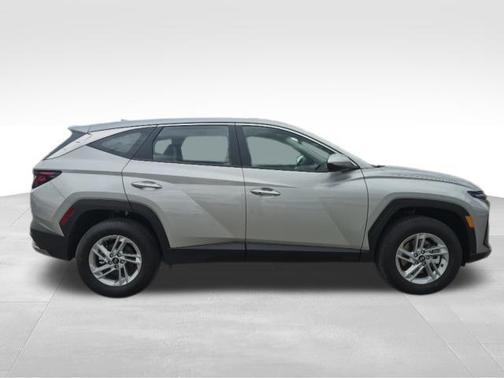 Shimmering Silver 2026 Hyundai TUCSON SE