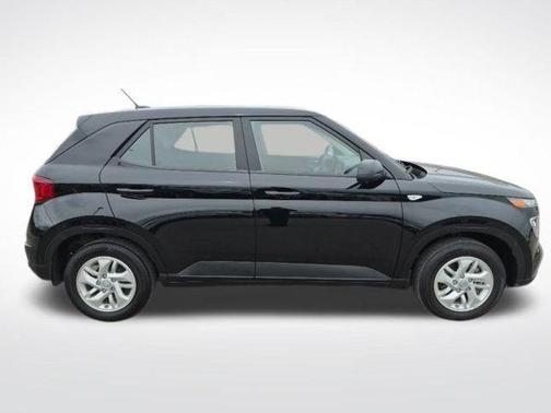 Onyx Black 2025 Hyundai VENUE SE