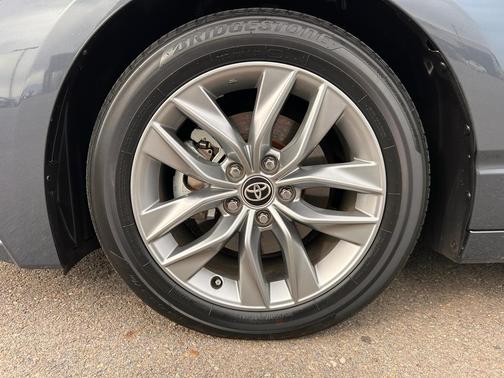 2022 Toyota Avalon XLE