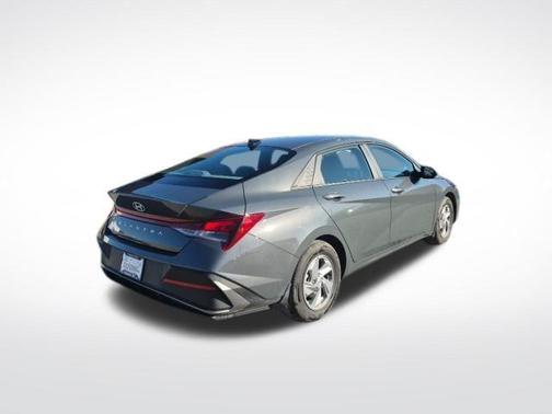Gray 2025 Hyundai ELANTRA SE