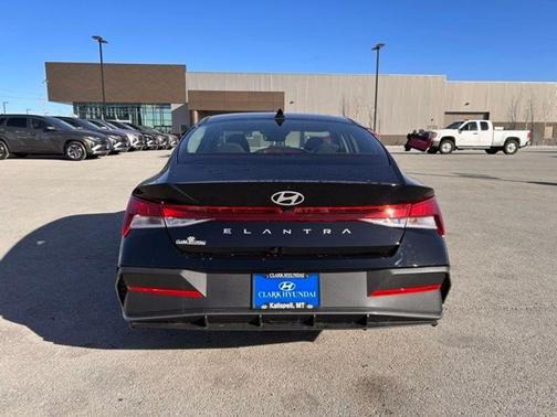 2025 Hyundai ELANTRA SE