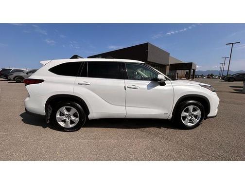 2022 Toyota Highlander Hybrid LE