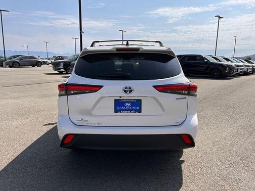 2022 Toyota Highlander Hybrid LE